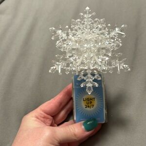 Bath and body works wallflower snowflake plug.